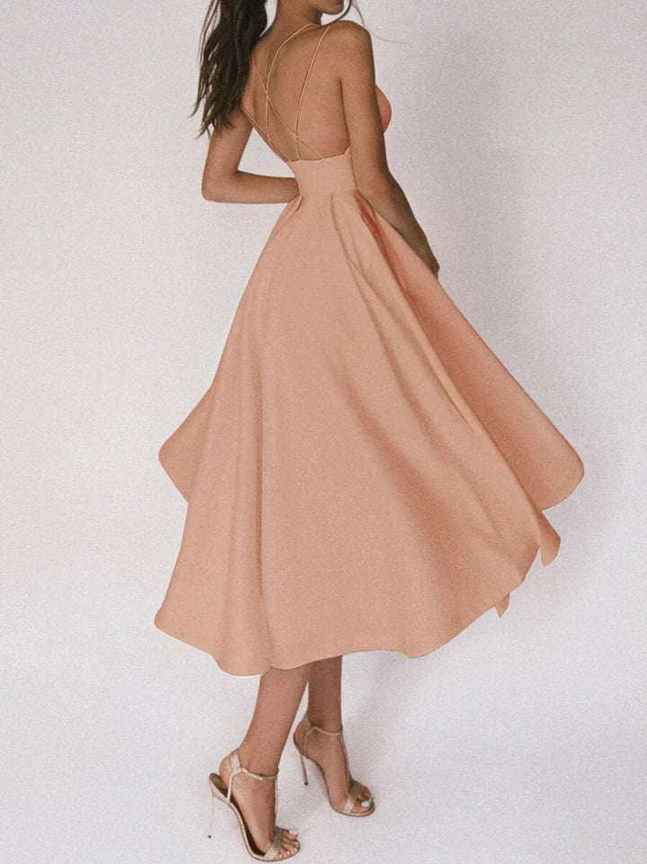 Elara - Chic Minimalist Dress